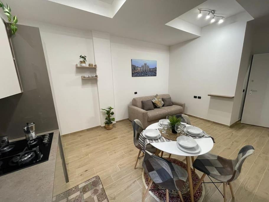 Nel Quartiere Bayres Suite Completamente Rinnovata Milan Exterior photo
