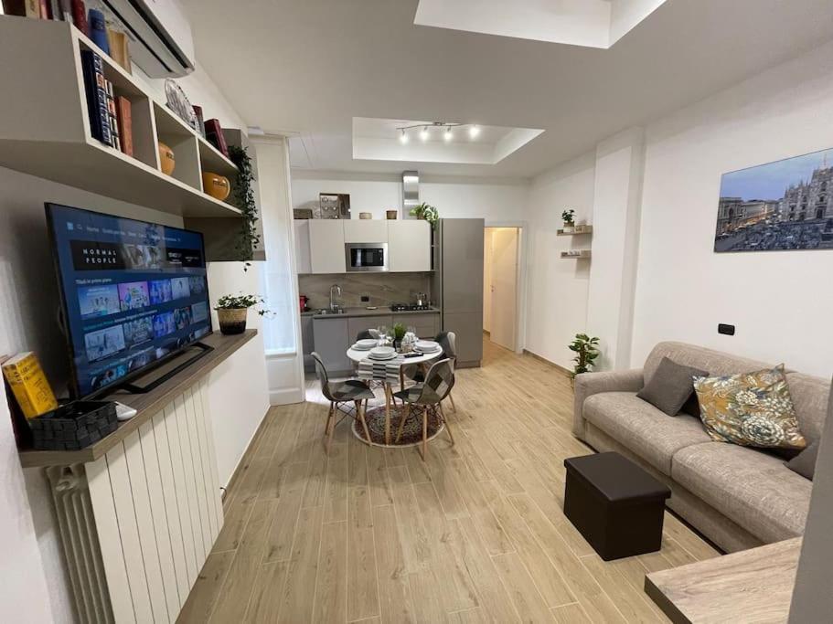 Nel Quartiere Bayres Suite Completamente Rinnovata Milan Exterior photo